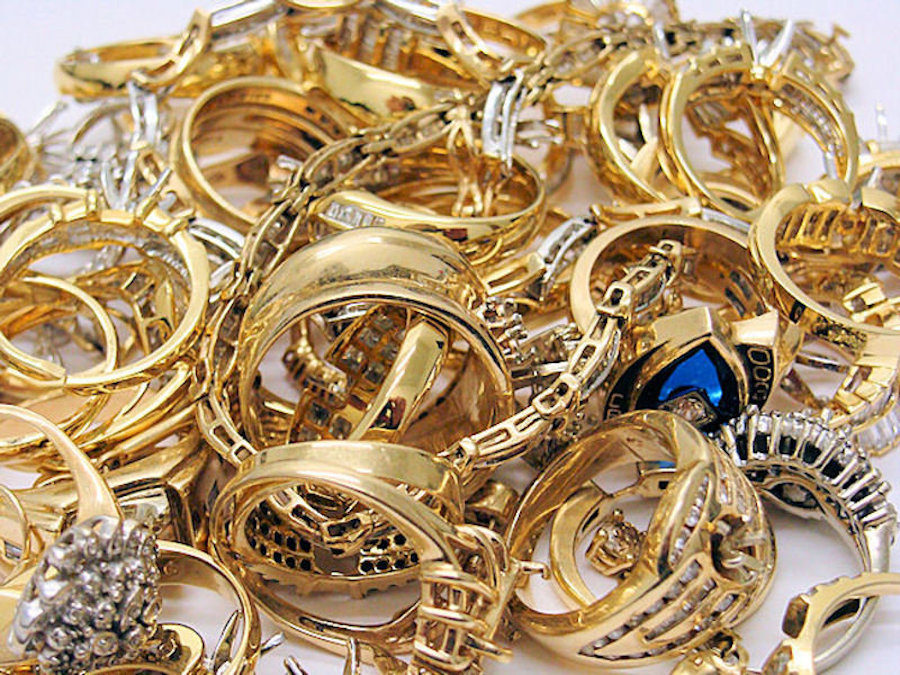 when is the best time to buy gold jewelry