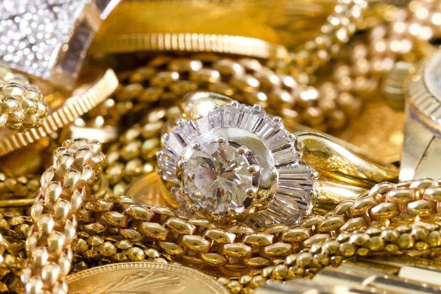 is it profitable to buy gold in a pawnshop